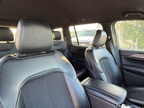 Used 2023 Jeep Grand Cherokee Altitude RWD image 29