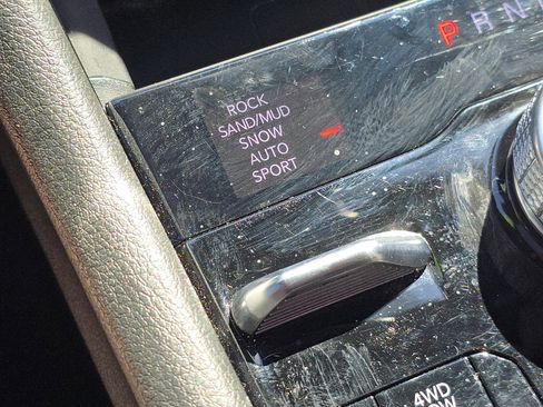 Certified 2023 Jeep Grand Cherokee Overland w/ Luxury Tech Group IV image 9