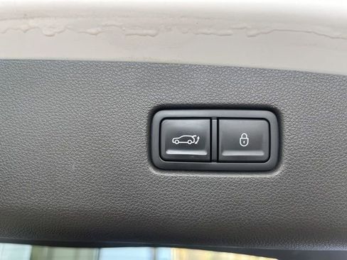 Used 2022 Genesis GV70 2.5T w/ Advanced Package image 37