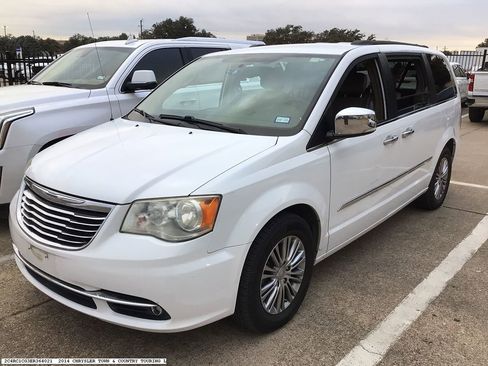 Used 2014 Chrysler Town & Country Touring-L w/ Driver Convenience Group image 4