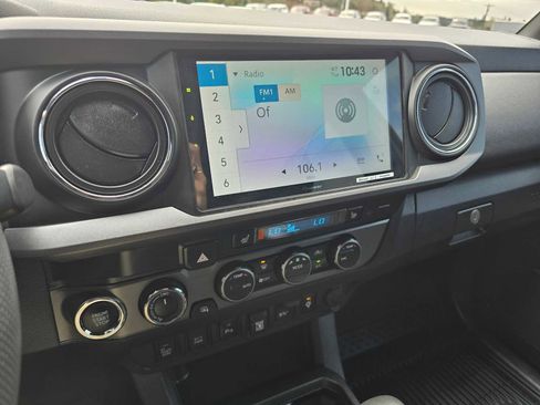 Used 2023 Toyota Tacoma TRD Off-Road w/ TRD Premium Off Road Package image 28