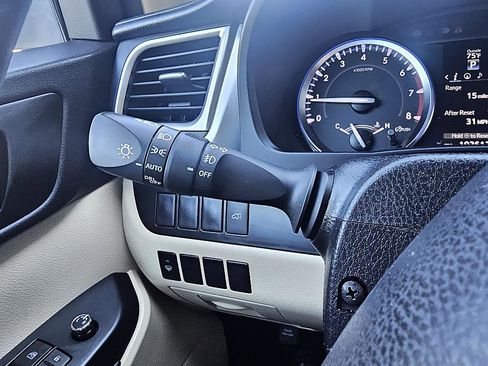 Used 2016 Toyota Highlander XLE image 17