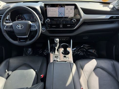 Certified 2020 Toyota Highlander Platinum AWD/4WD image 12