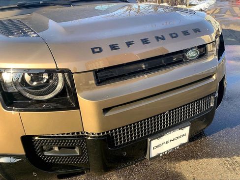 Used 2024 Land Rover Defender 110 X-Dynamic SE image 6