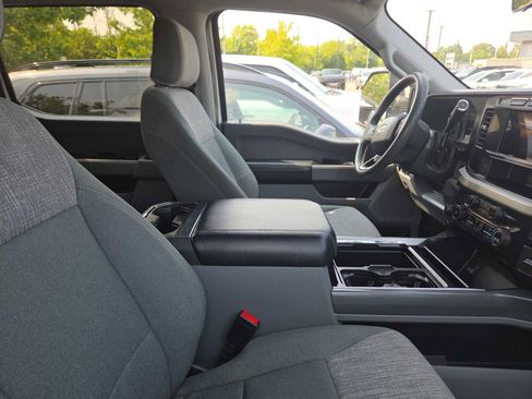 Used 2024 Ford F250 XLT w/ FX4 Off-Road Package AWD/4WD image 3