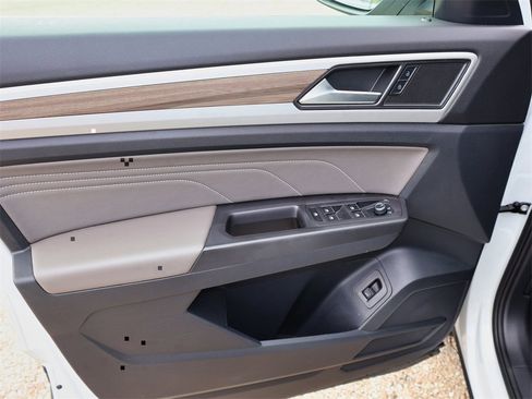 Certified 2022 Volkswagen Atlas SEL image 13