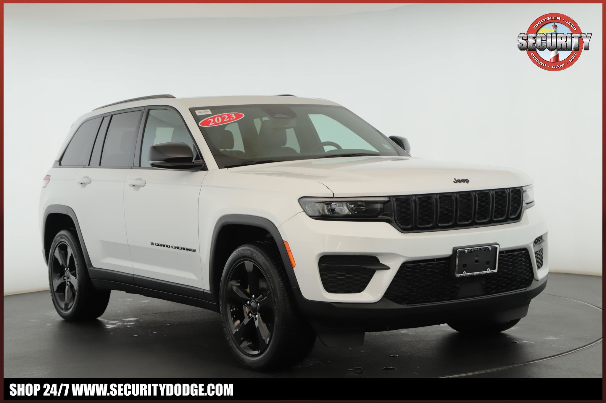 Used 2023 Jeep Grand Cherokee Altitude AWD/4WD image 1