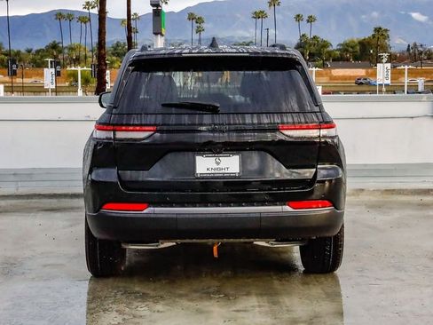 New 2026 Jeep Grand Cherokee Altitude image 8