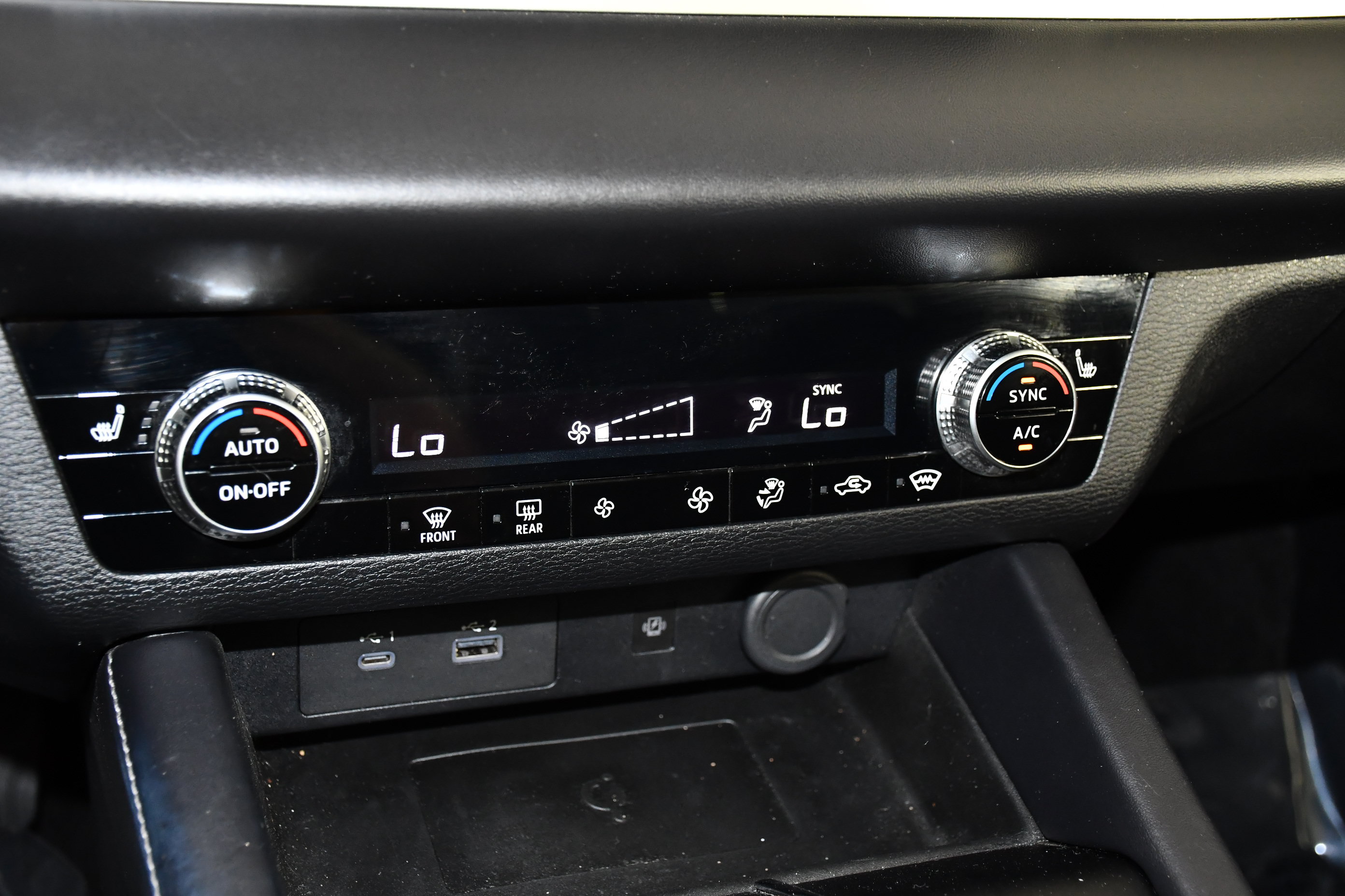 Used 2023 Mitsubishi Outlander SE AWD/4WD image 28