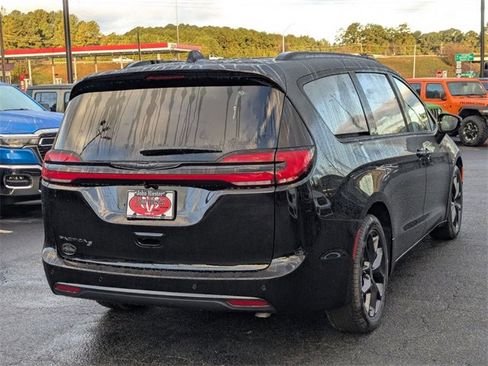 New 2026 Chrysler Pacifica Select image 7