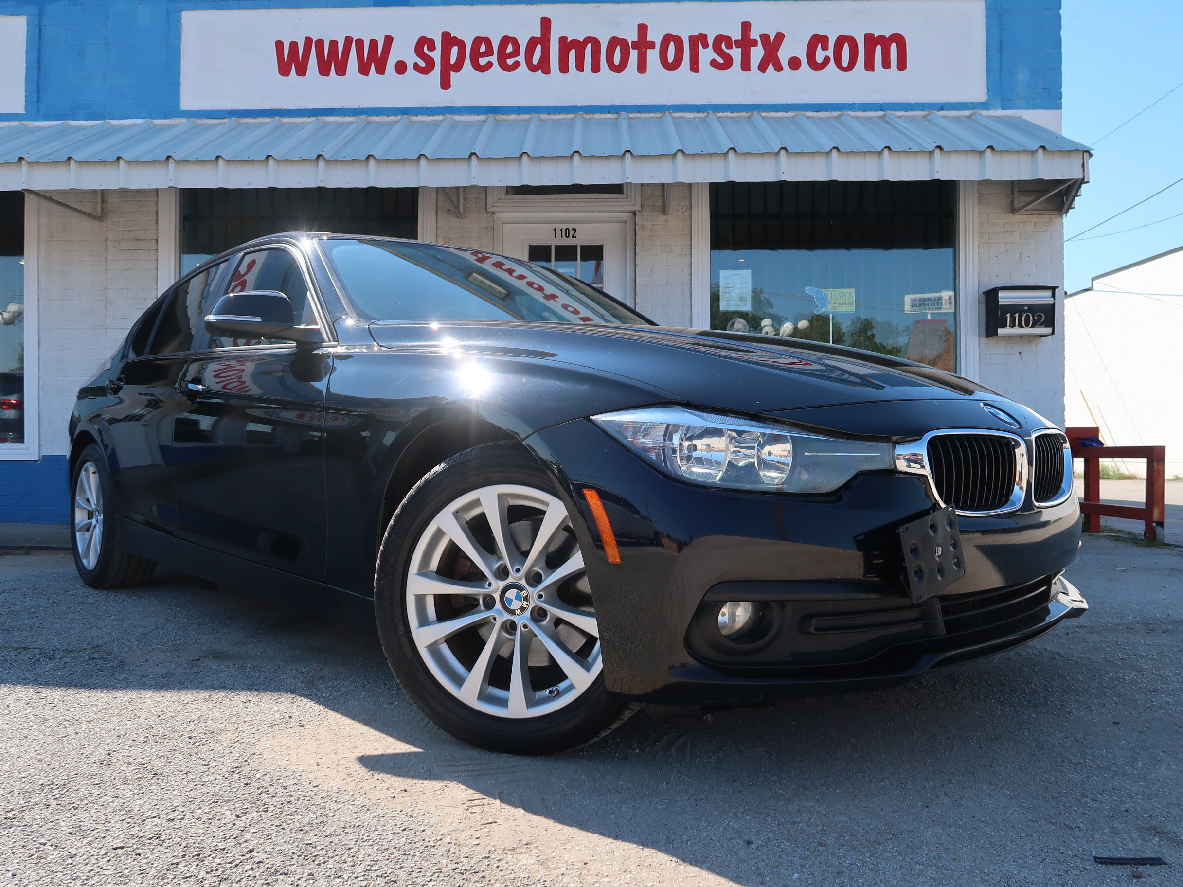 Used 2017 BMW 320i Sedan RWD image 2