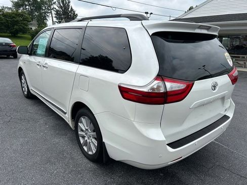 Used 2017 Toyota Sienna XLE Premium image 10