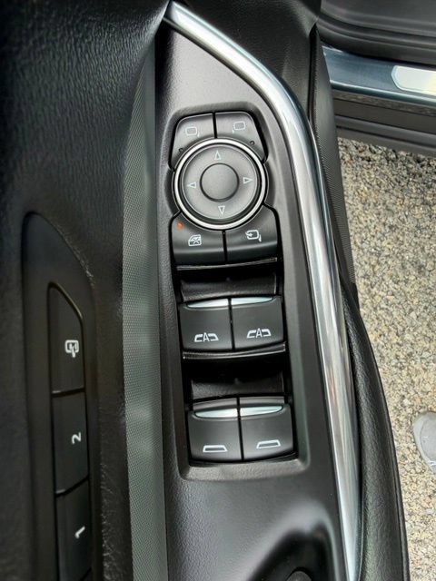 Used 2019 Cadillac XT4 Premium Luxury AWD/4WD image 23