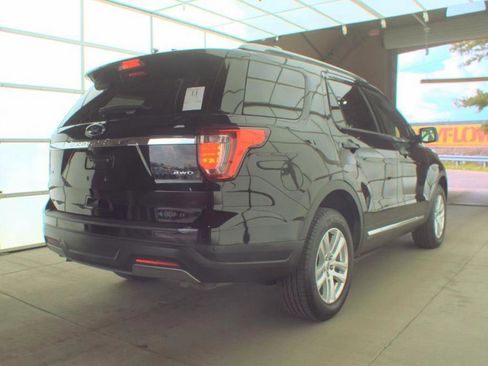 Used 2019 Ford Explorer XLT AWD/4WD image 2