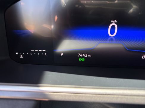 Used 2025 Volkswagen Taos SE AWD/4WD image 16