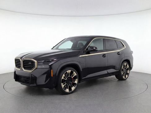 Used 2023 BMW XM w/ M Driver's Package AWD/4WD image 2