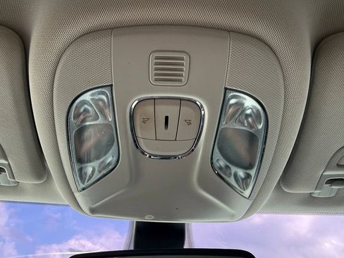 Used 2021 Jeep Compass Latitude FWD image 15