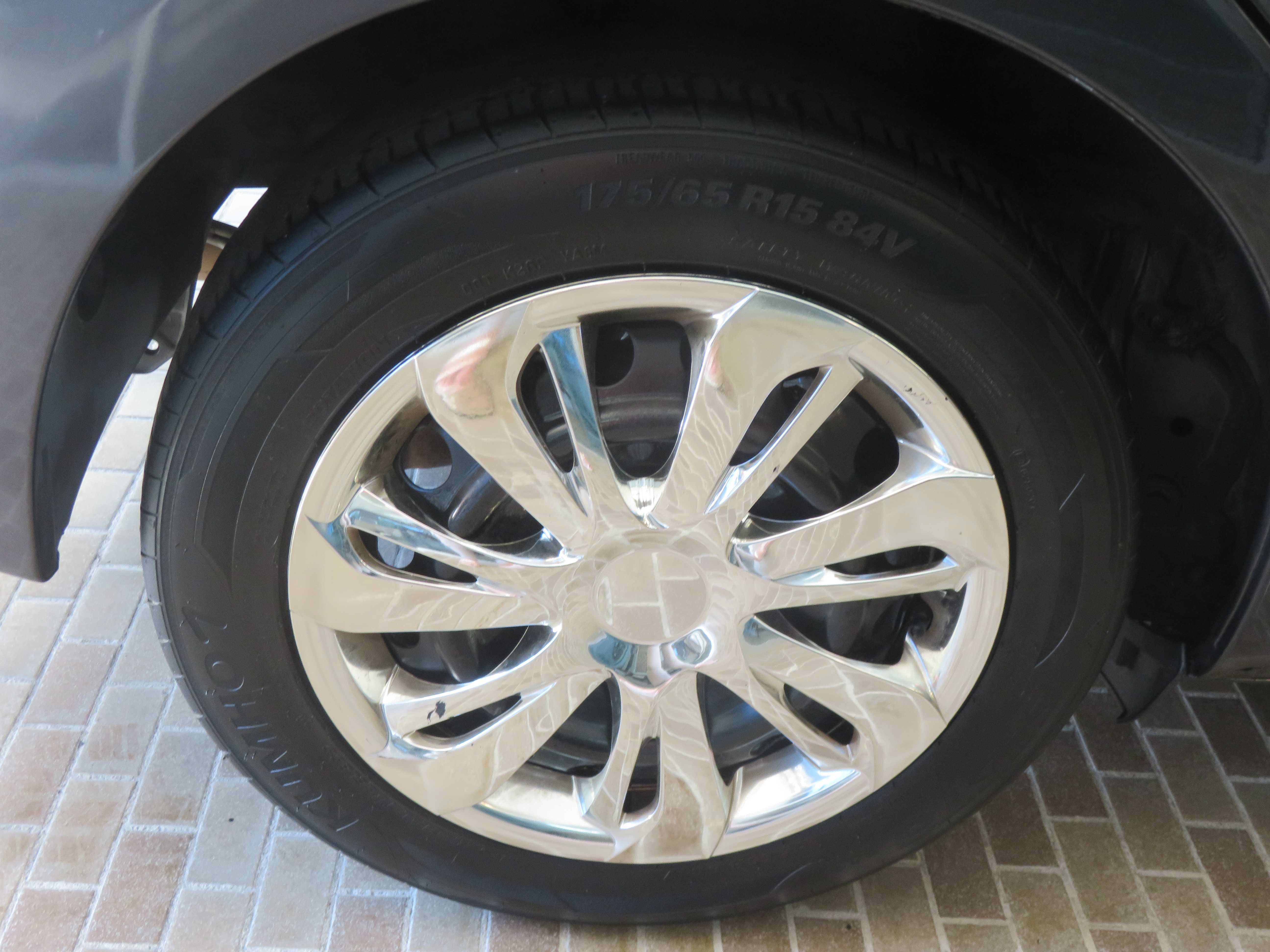 Used 2015 Toyota Yaris L FWD image 9