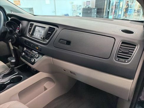 Used 2020 Kia Sedona L image 30