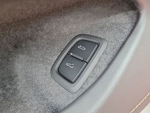 Used 2023 Chevrolet Corvette Stingray Preferred Cpe w/ Battery Protection Package image 21