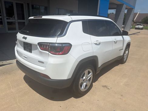 Used 2023 Jeep Compass Latitude AWD/4WD image 7