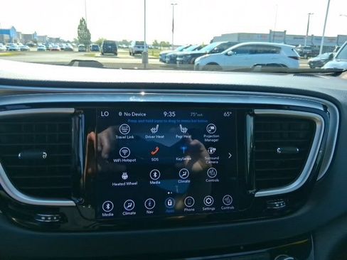 Used 2020 Chrysler Pacifica Touring-L w/ Advanced Safetytec Group AWD/4WD image 15
