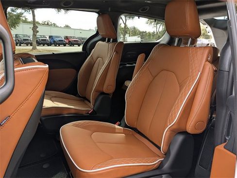 New 2026 Chrysler Pacifica Pinnacle w/ Trailer Tow Group image 14