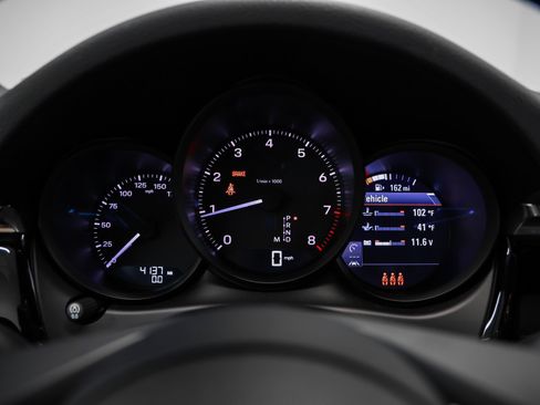 Used 2025 Porsche Macan image 27