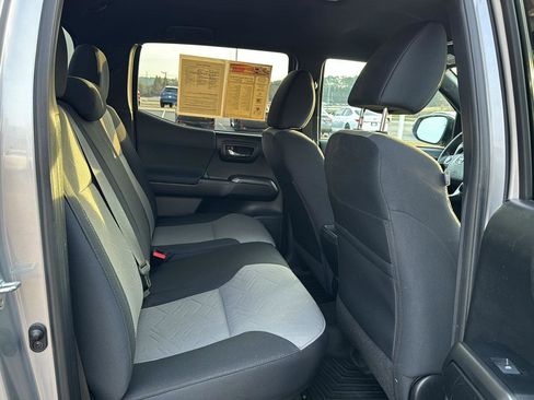 Used 2021 Toyota Tacoma TRD Off-Road image 11