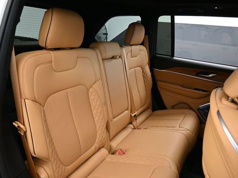 Used 2024 Jeep Grand Cherokee Summit image 48