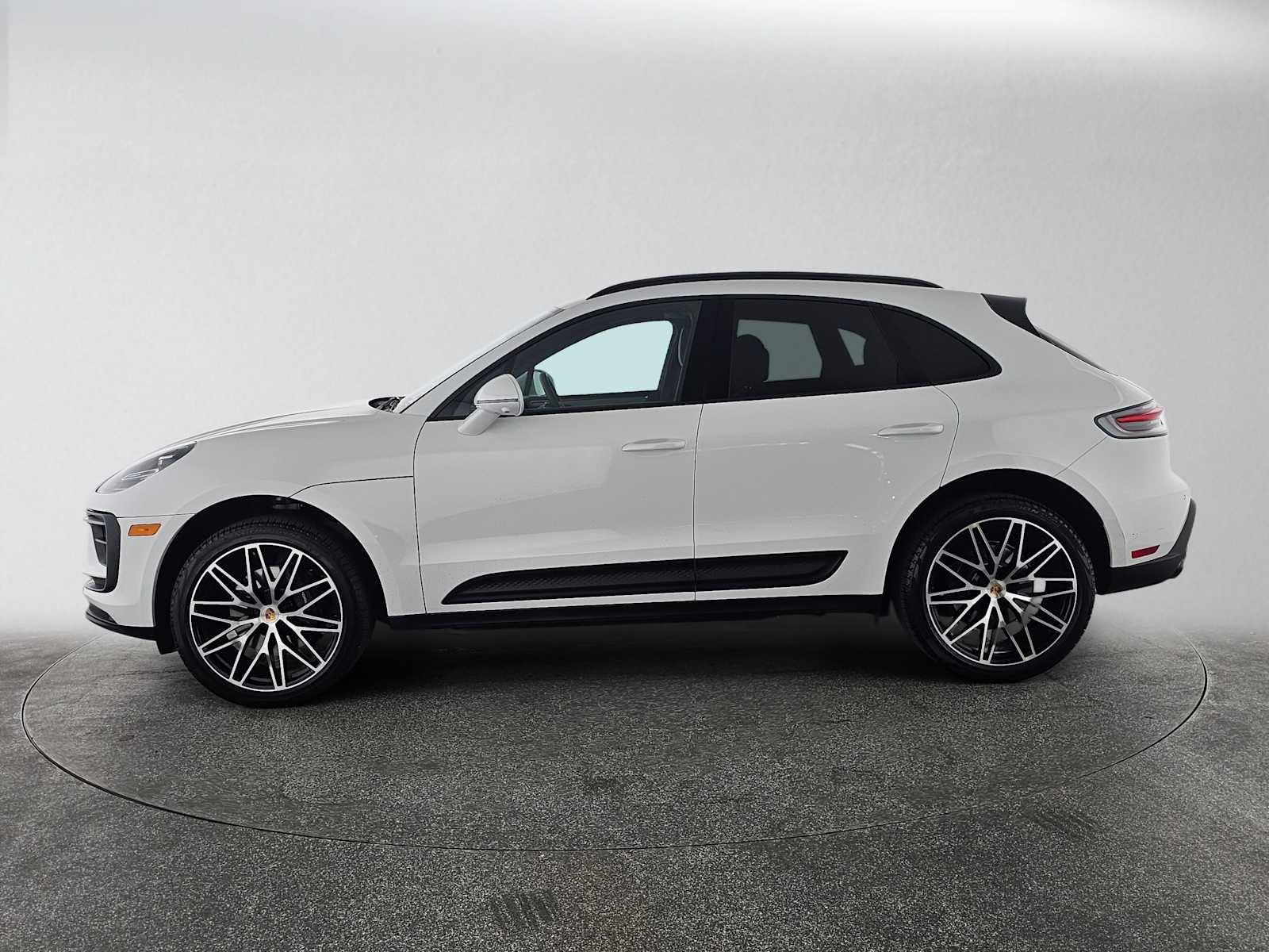 Used 2026 Porsche Macan AWD/4WD image 6