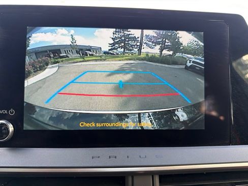 Used 2025 Toyota Prius Plug-In Hybrid FWD image 32