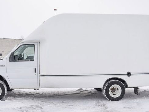 Used 2024 Ford E-450 and Econoline 450 Super Duty w/ Power Windows & Locks Group RWD image 9