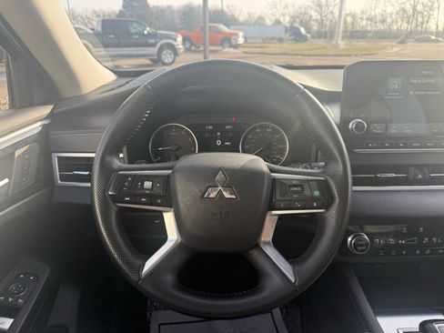 Used 2022 Mitsubishi Outlander SEL image 15