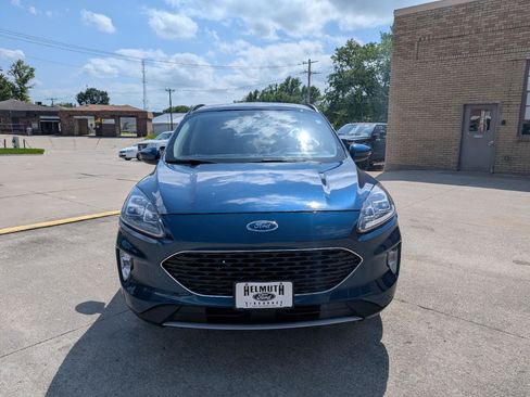 Used 2020 Ford Escape Titanium AWD/4WD image 3