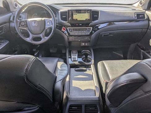 Used 2019 Honda Pilot Touring image 16