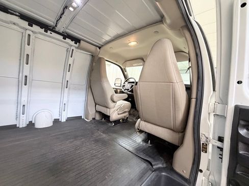 Used 2017 GMC Savana 2500 RWD image 19