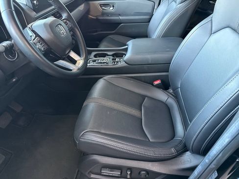 Certified 2025 Honda Pilot EX-L image 9