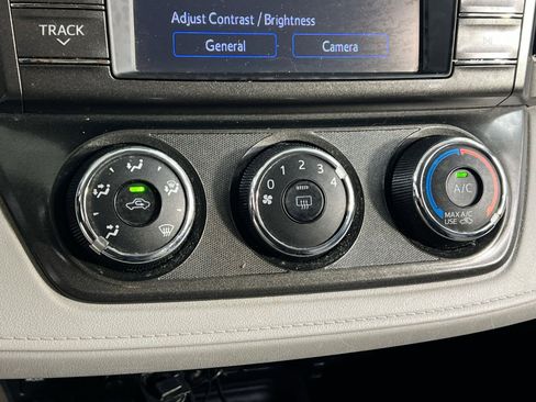 Used 2013 Toyota RAV4 LE image 25