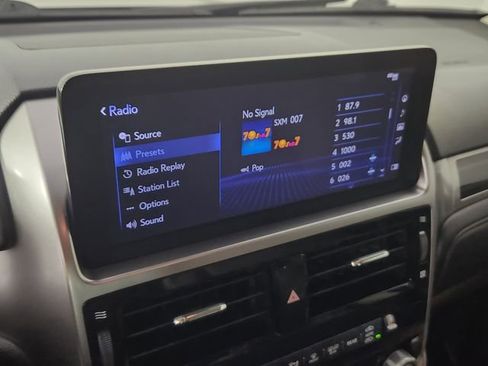 Used 2022 Lexus GX 460 Luxury w/ Sport Design Package AWD/4WD image 19