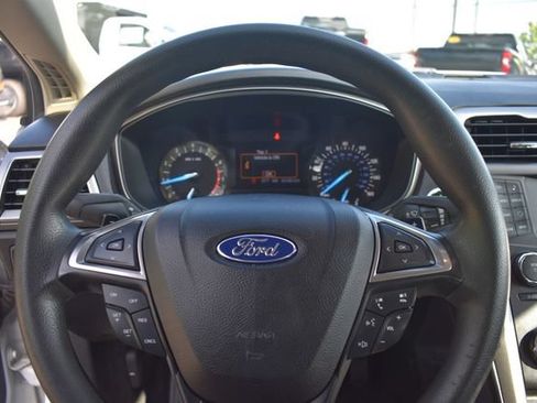 Used 2017 Ford Fusion SE FWD image 30