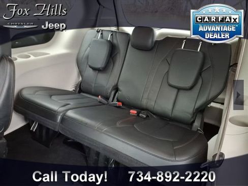 Used 2018 Chrysler Pacifica Touring-L Plus w/ Tire & Wheel Group image 11