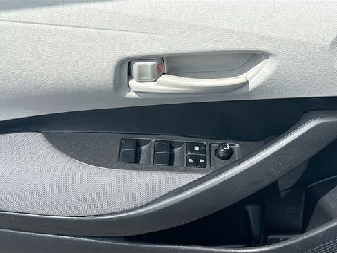 Used 2022 Toyota Corolla LE FWD image 17