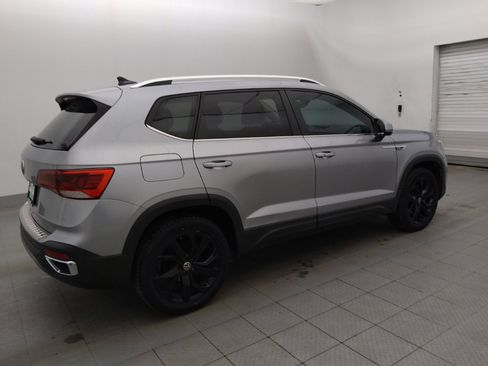 Used 2023 Volkswagen Taos SE w/ Panoramic Sunroof Package FWD image 10