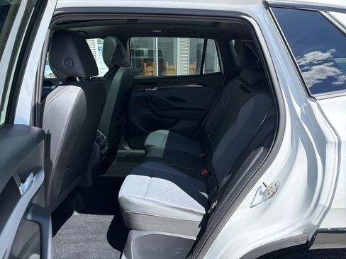 Certified 2025 Volkswagen Tiguan SE R-Line AWD/4WD image 13