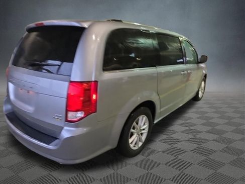 Used 2018 Dodge Grand Caravan SXT image 3