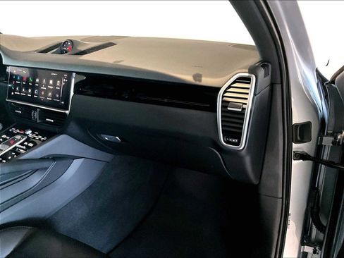 Used 2023 Porsche Cayenne image 23