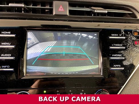 Used 2018 Toyota Camry LE FWD image 13