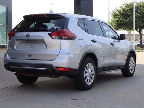Used 2018 Nissan Rogue S FWD image 3
