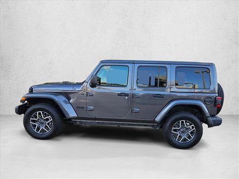 Used 2025 Jeep Wrangler Unlimited Sahara AWD/4WD image 9